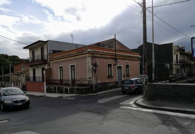 Villa Indipendente con Giardino e Terrazzo (CT)
