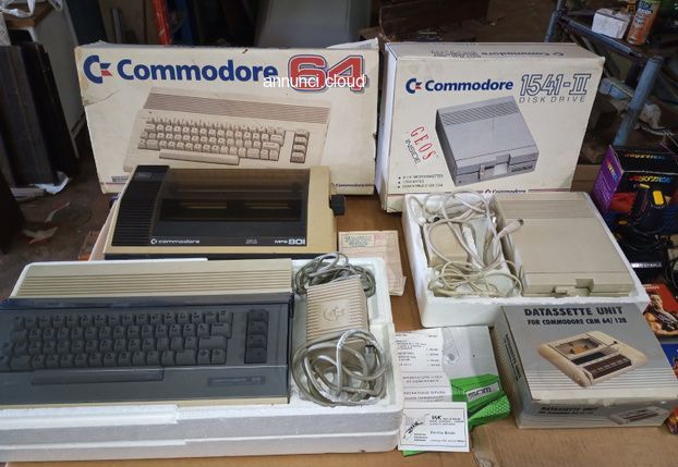 Console retrogame Commodore 64 più accessori